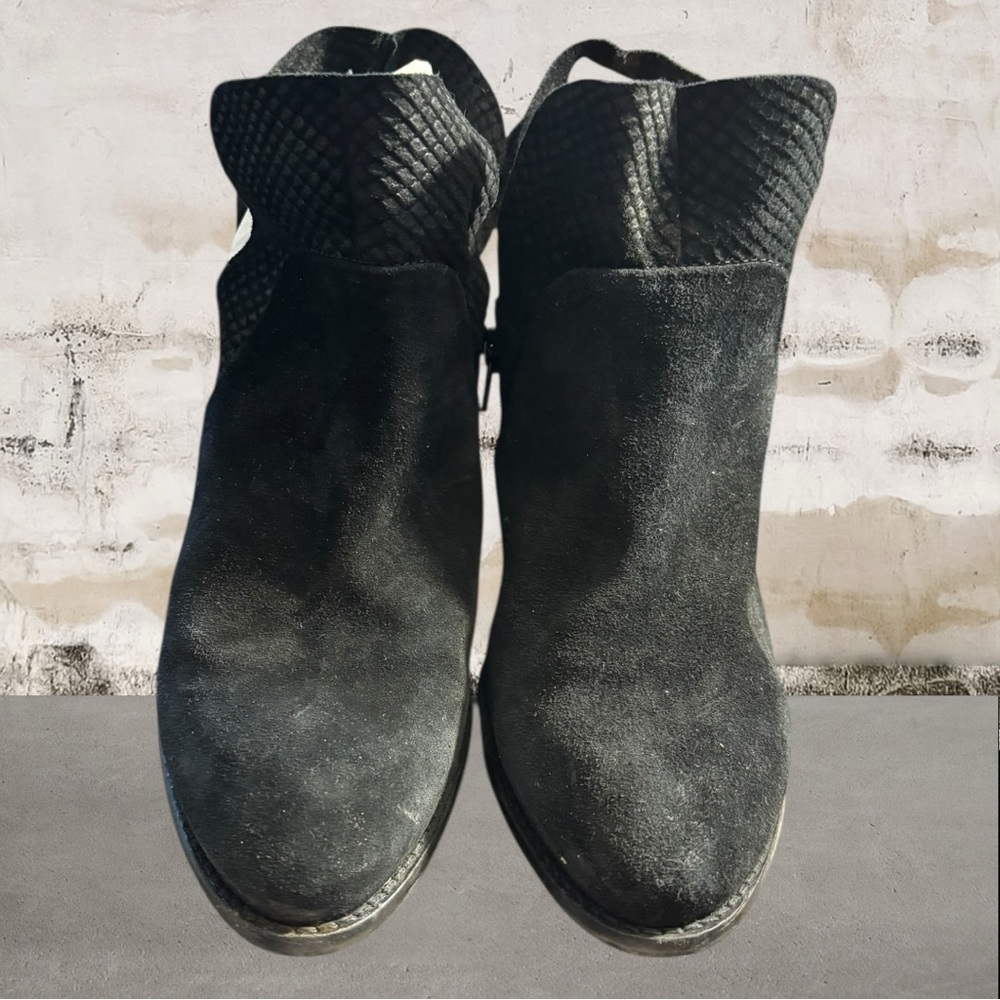 Seychelles Score Black Suede Snake Embossed Zip Bootie Ankle Boot Size 8 - Picture 3 of 9